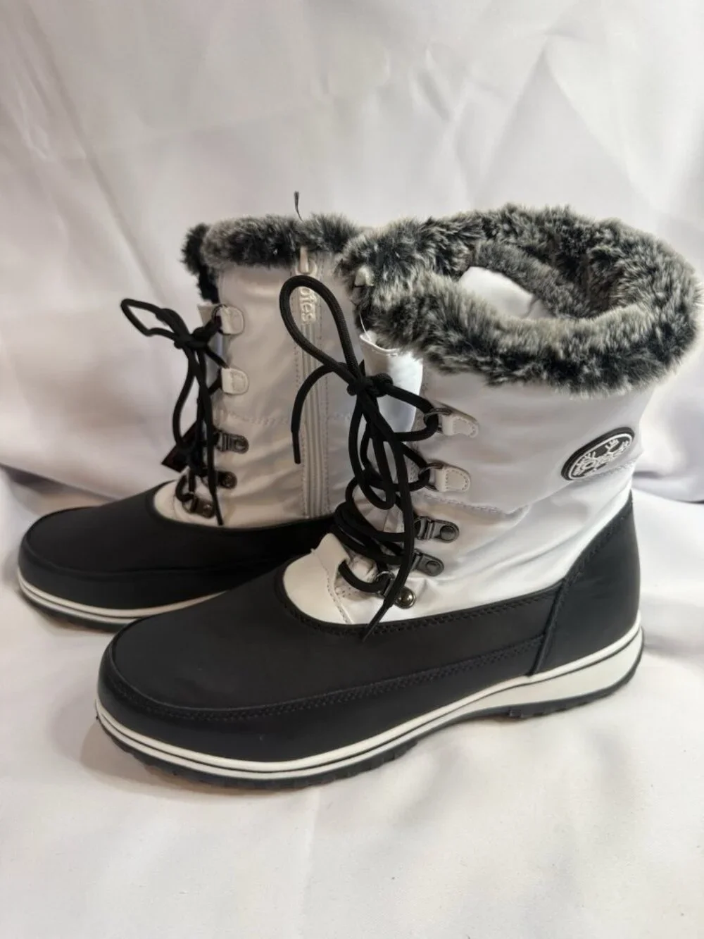 Totes Avery Boots Size 11 Black & White Snow Winter Boot Waterproof Insulated